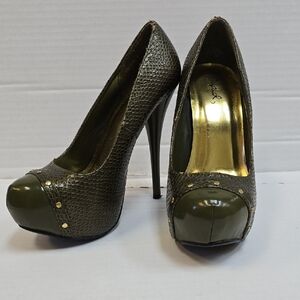 Qupid Olive and Gold Textured Heels